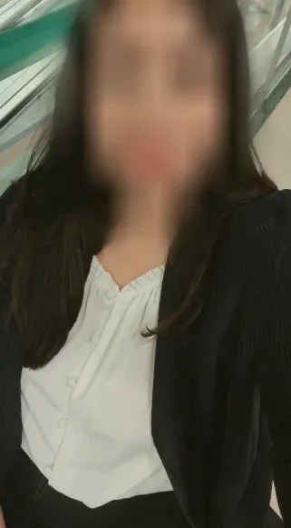 Claudia, 39