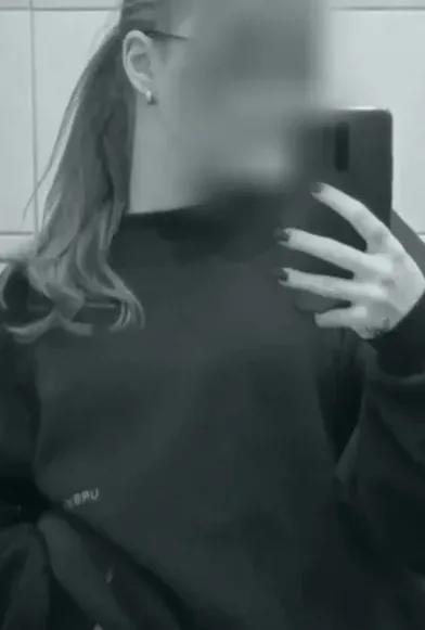 Marie, 19