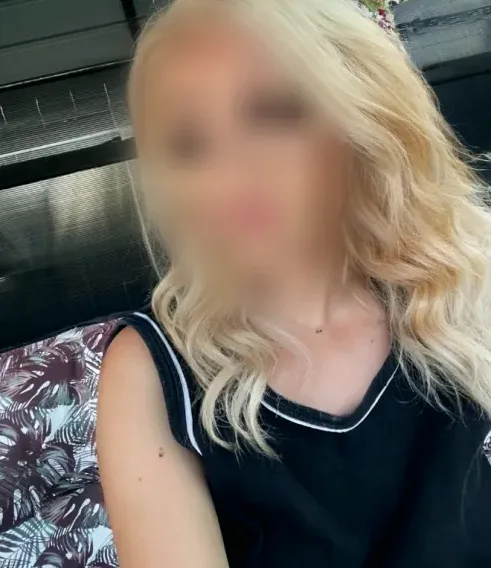 Mia, 30