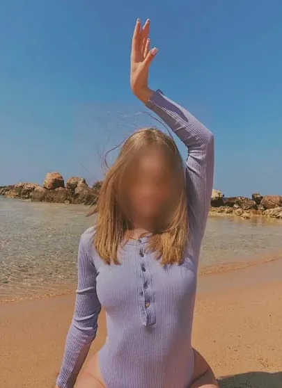 Özlem, 27