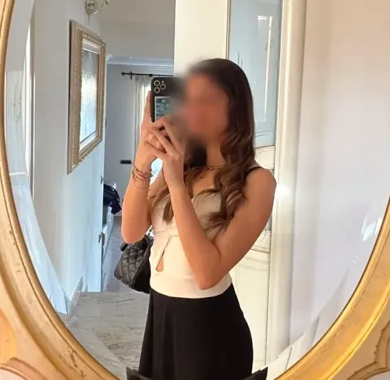 Viktoria, 19