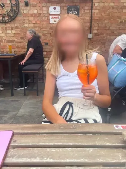 Vivien, 26