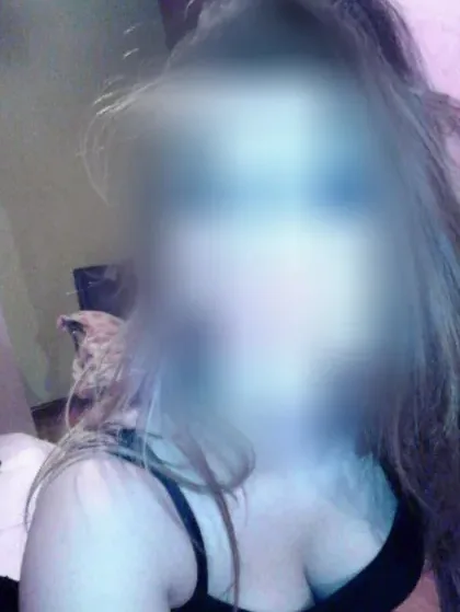 Zeynep, 25